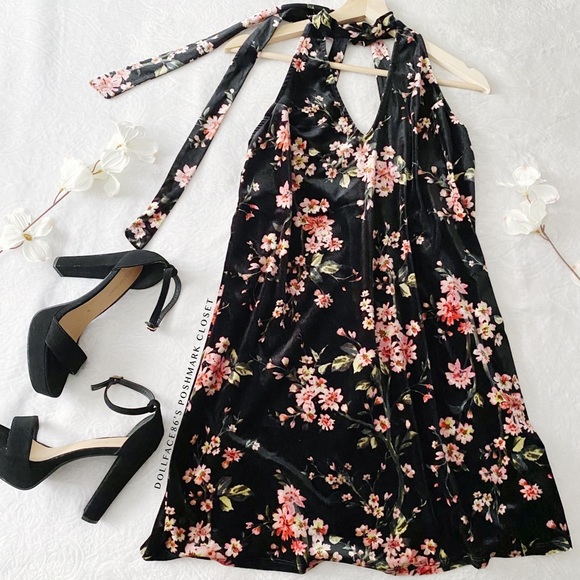 Lush Dresses & Skirts - Lush Floral Print Velvet Choker Dress